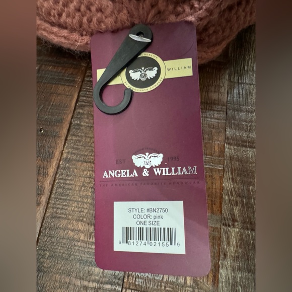 NWT ANGELA AND WILLIAM SHERPA LINING BEANIE - Picture 2 of 7